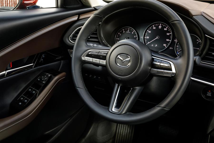 Панель приборов Mazda CX-30 2019 года  (NA) (фото 12 из 40)